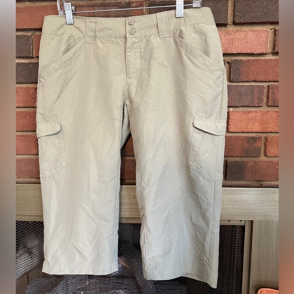 #4) Columbia outdoor Capri Size 8W/18L excellent condition
